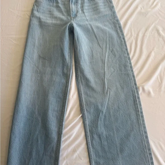 NWT Abercrombie & Fitch Light Blue Wash Wide Leg High Rise Jeans Size 23 Short - Picture 2 of 3
